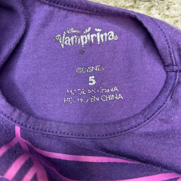 Disney’s Vampirina Purple Character Short Sleeve T-Shirt, Girls 5 - Picture 5 of 6